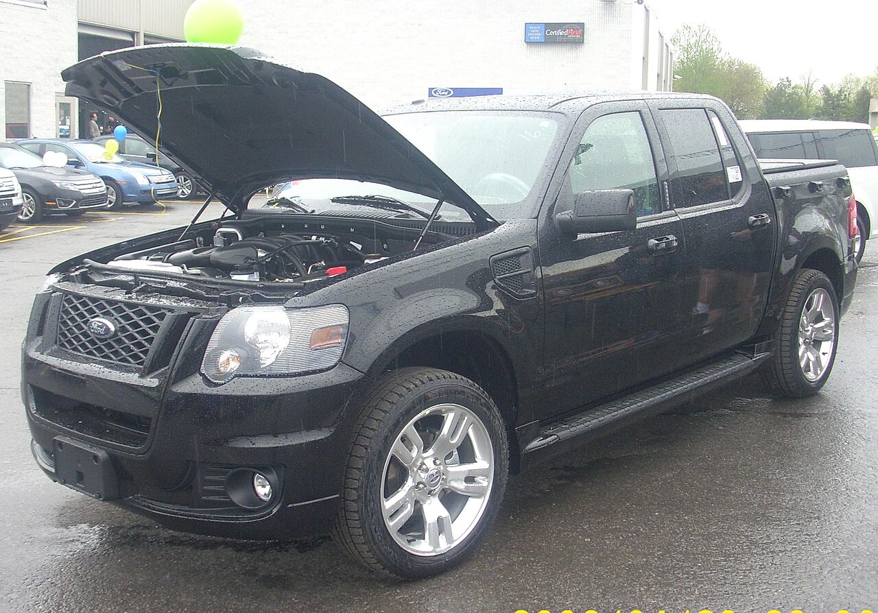 2017 Ford Explorer (سنة مختلفة)