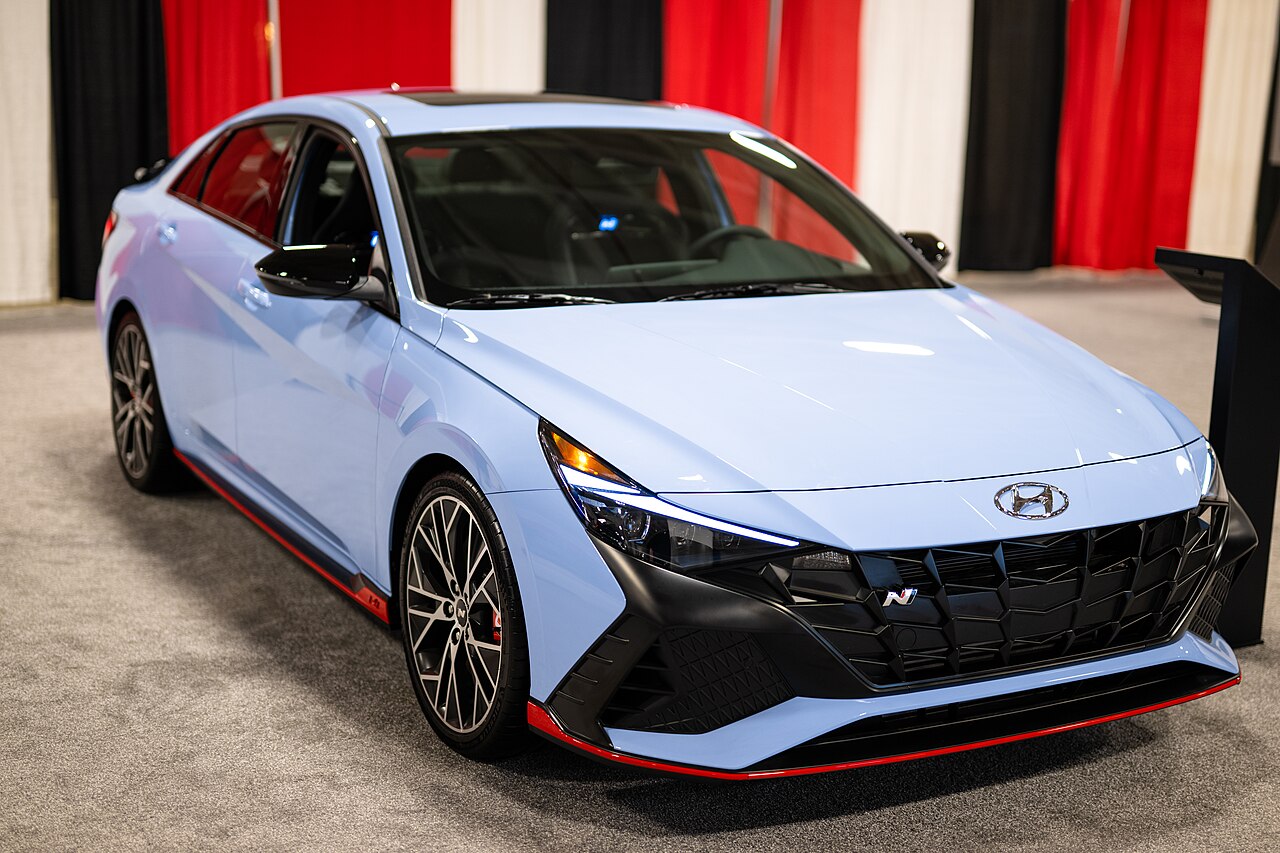 2018 Hyundai Elantra (سنة مختلفة)
