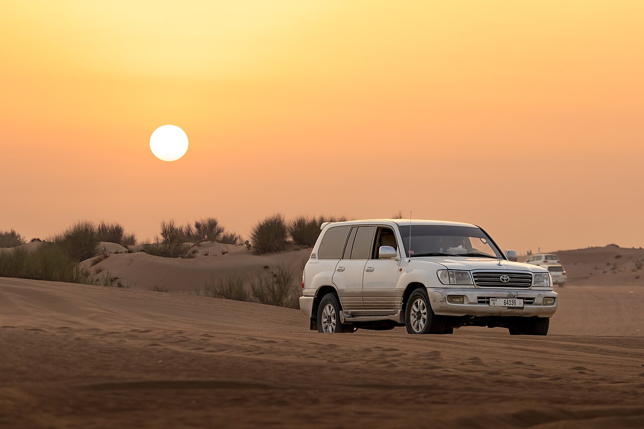 2021 Toyota Land Cruiser (سنة مختلفة)